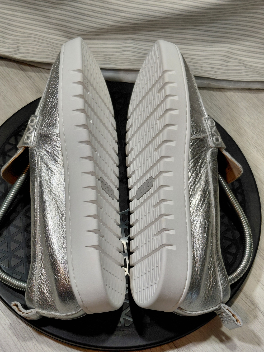 NEW Vionic Womens Uptown Penny Loafer Metallic Silver Leather SIZE 9 - Picture 5 of 11